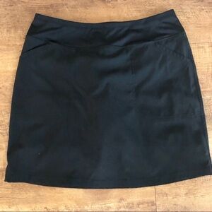 Cypress Club black skort with front and back pockets.  Medium